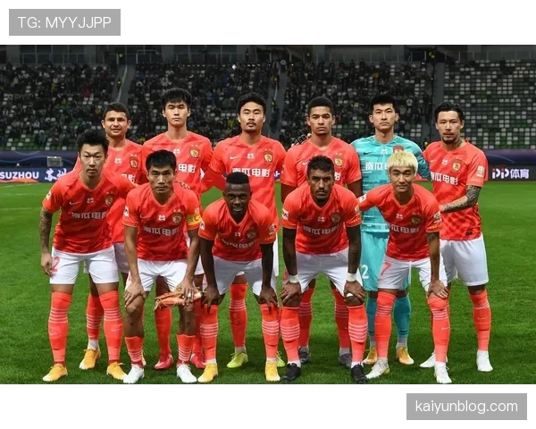 广州足球俱乐部阵容调整初见成效,近期赛程中展现进攻稳定性 广州足球俱乐部阵容调整初见成效,近期赛程中展现进攻稳定性
