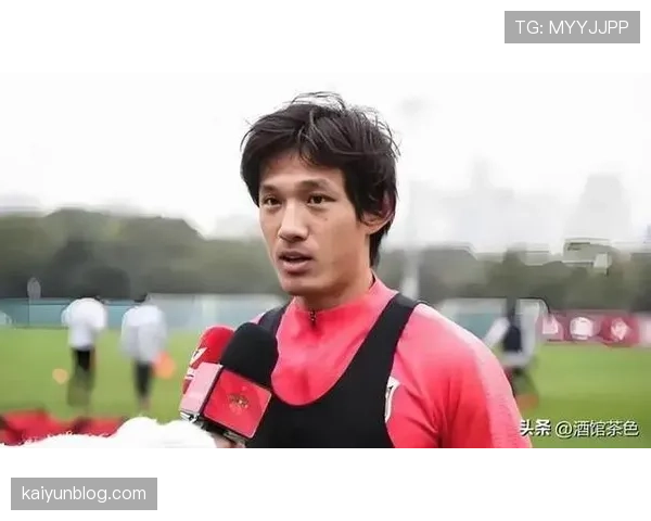 王燊超训练完直接去接孩子放学，这反差谁懂啊