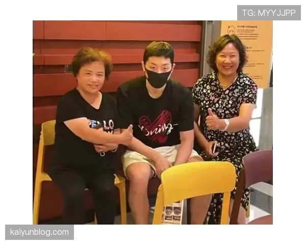 许昕这训练完直接火锅局,自律人设崩得我筷子都拿不稳了 许昕这训练完直接火锅局,自律人设崩得我筷子都拿不稳了